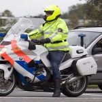 Polis sözcüsü canli yayinda fenalasti
