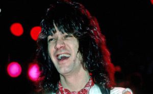 efsane-gitarist-eddie-van-halen-hayata-veda-drtmedia