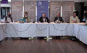 hollandali-siyasetci-doorn-ve-ingiliz-aktivis-4