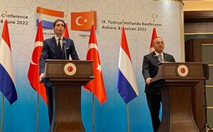 Hoekstra ve cavusoglu