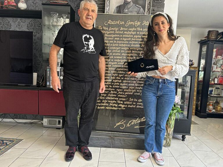 karsu turker in ataturk evinde