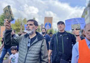 kurani kerim yakanlar protesto edildi