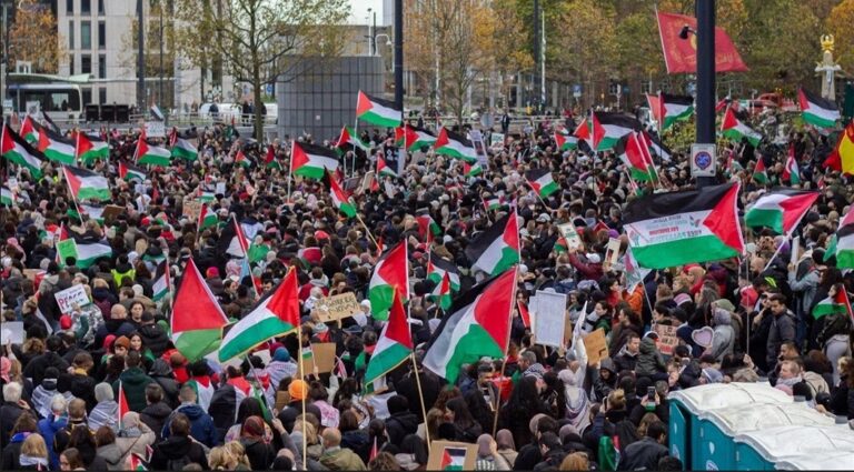 Rotterdam’da Gazze İçin Büyük Yürüyüş: Binlerce Kişi “Gazze İçin Ayağa Kalk” Dedi