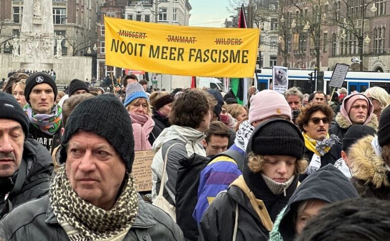 Hollanda’da aşırı sağcı Wilders’ın seçimleri kazanması protesto edildi