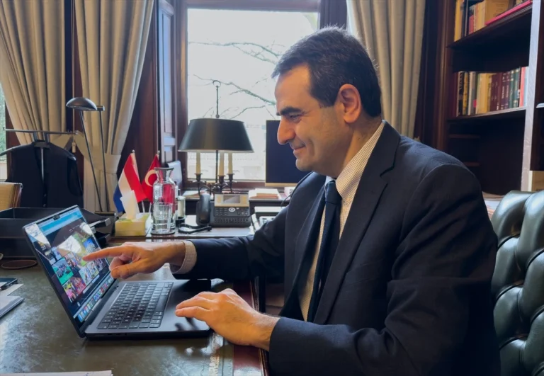 Türkiye’nin Lahey Büyükelçisi Selçuk Ünal, Yılın Kareleri oylamasına katıldı