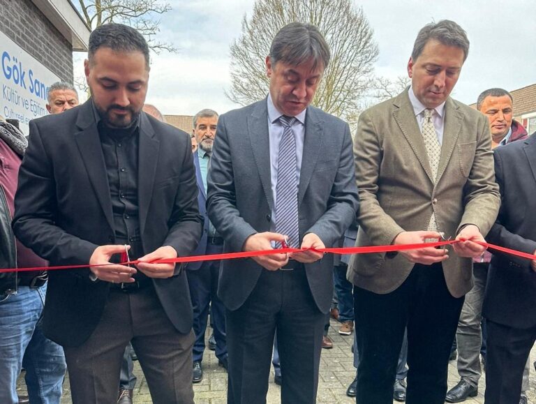 Hollanda Türk Federasyon Deventer’de kendi binasına kavuştu