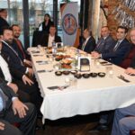 Türkiye’nin Lahey Büyükelçisi Selçuk Ünal, milli buz patenci Furkan Akar’ı tebrik etti