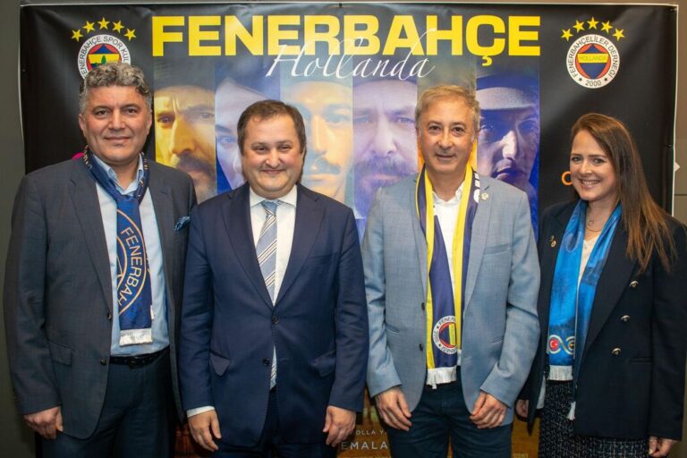 “Zaferin Rengi”, Almere’de, sarı lacivertti!