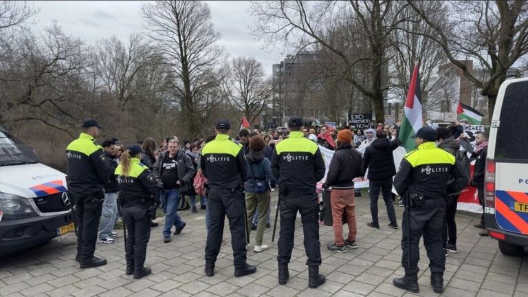 Hollanda’da İsrail Büyükelçiliği Önünde Filistin’e Destek Gösterisi Engellendi