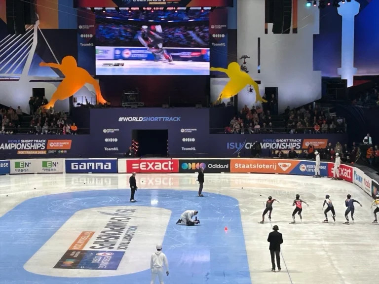 Türkiye’nin Lahey Büyükelçisi Selçuk Ünal, milli buz patenci Furkan Akar’ı tebrik etti