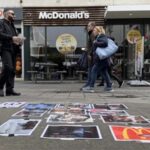 Hollanda’da İklim Aktivistlerinin Yol Kapatma Eylemi
