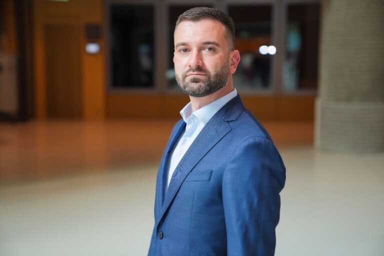 Stephan van Baarle (DENK): Wilders’lı aşırı sağcı yıkım koalisyonu Hollanda için felaket!