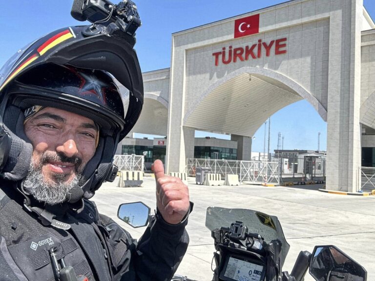 HAYALLER GÜRCİSTAN GÜMRÜGÜNE TAKILDI