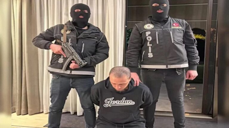 İstanbul’da Uyuşturucu Ticareti Suçundan Aranan İki Şüpheli Yakalandı