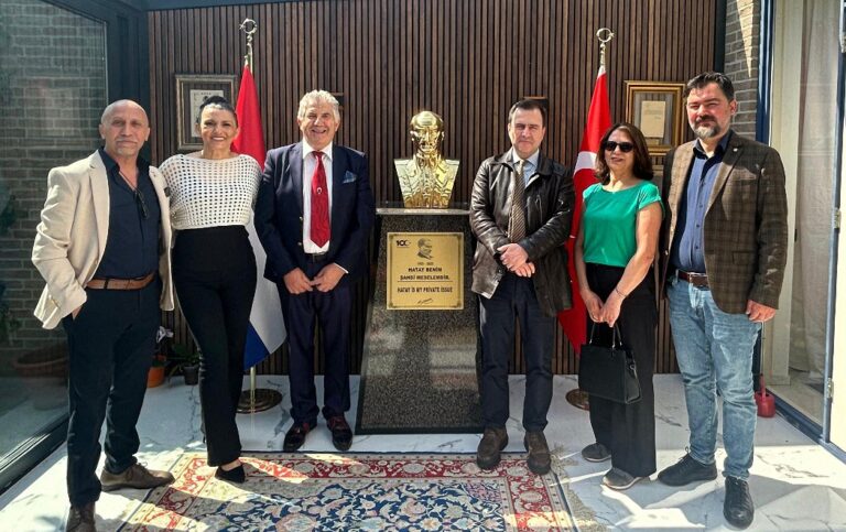 SELÇUK TEPELİ ROTTERDAM DA ATATÜRK EVİ VE ÇANAKKALE MÜZESİNİ ZİYARET ETTİ