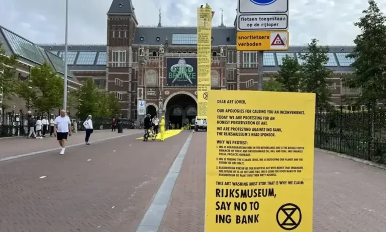 amsterdam-da-iklim-aktivistleri-