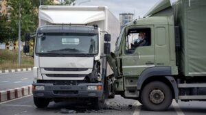 tır tıra çarptı sürücü yaşamını