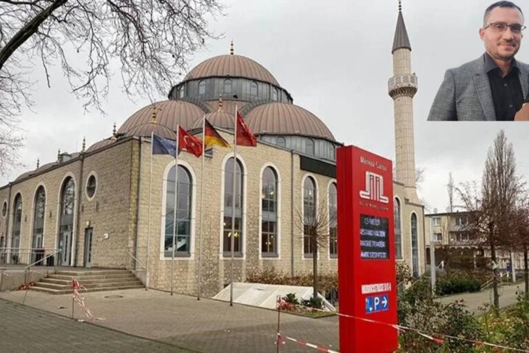 Duisburg şehrindeki Diyanet İşleri Türk İslam Birliği Eyüp Sultan Camii