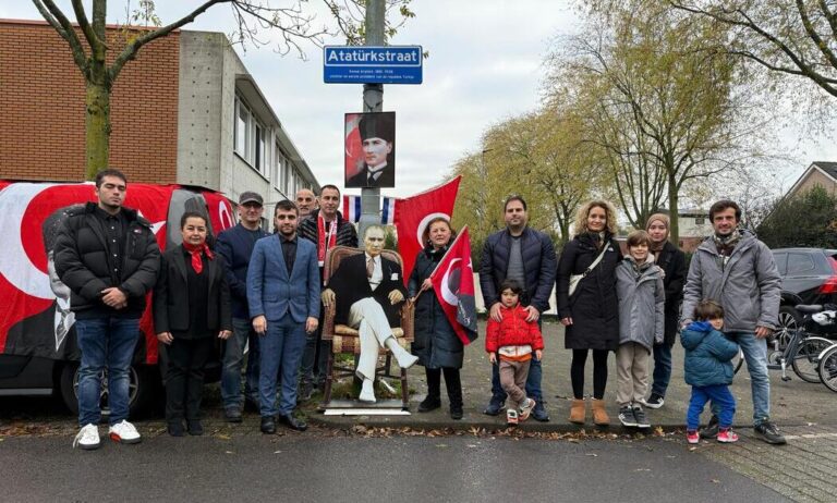 Hollanda’da Atatürk Evi ve Altın Lale 10 Kasım’ı Anma Töreni Düzenledi