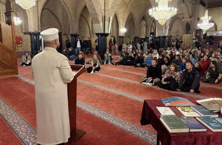 Amsterdam’daki Fatih Camisi, Müzeler Gecesi’nde 2 Bin Ziyaretçiye Kapılarını Açtı