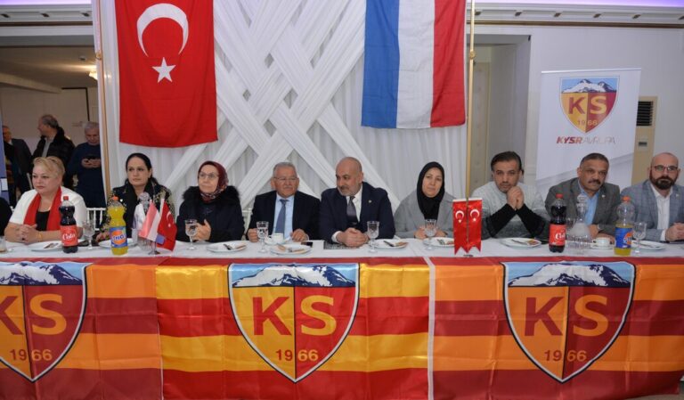 Hollanda kayserililer Vakfı gecesi