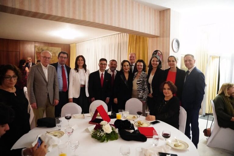 Türkan Şoray ve Müjde Ar, Münih’te Onur Konuğu Olarak Ağırlandı