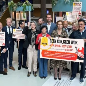 Tweede kamer ontvangt petitie met 36.000 handtekeningen voor behoud Aziatische koks
