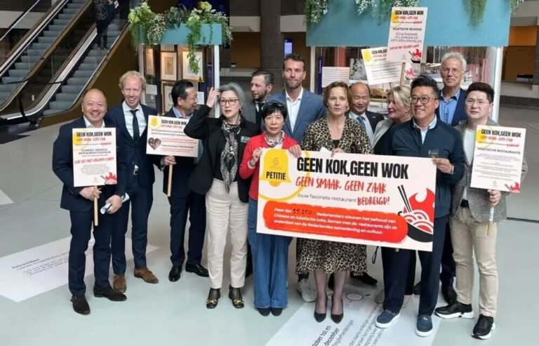 Tweede kamer ontvangt petitie met 36.000 handtekeningen voor behoud Aziatische koks