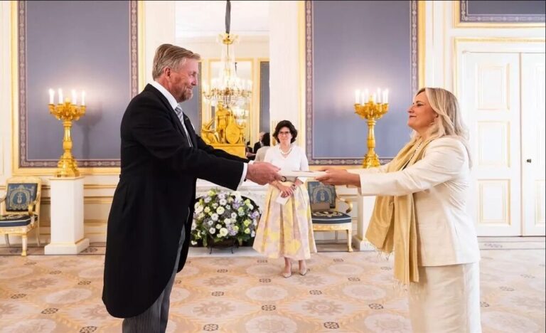 büyükelçi Yazgan Kral Alexander (1)