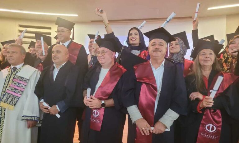 60 yaşında diplomasını aldı (1)