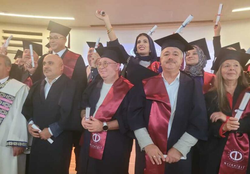 60 yaşında diplomasını aldı (1)