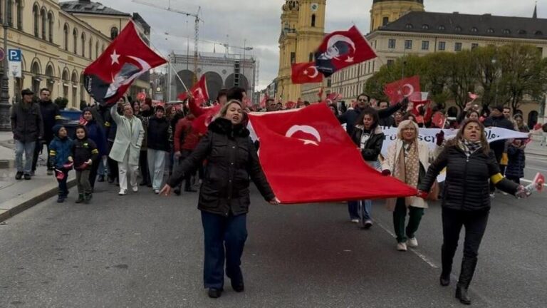 münih cumhuriyet yürüyüşü
