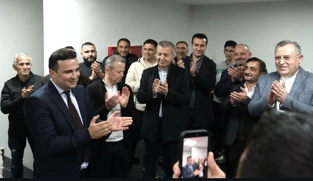 TGA Yönetim Kurulu Başkanı Ercan Torunoğulları Yönetim kurulu ile Birlikde(1)