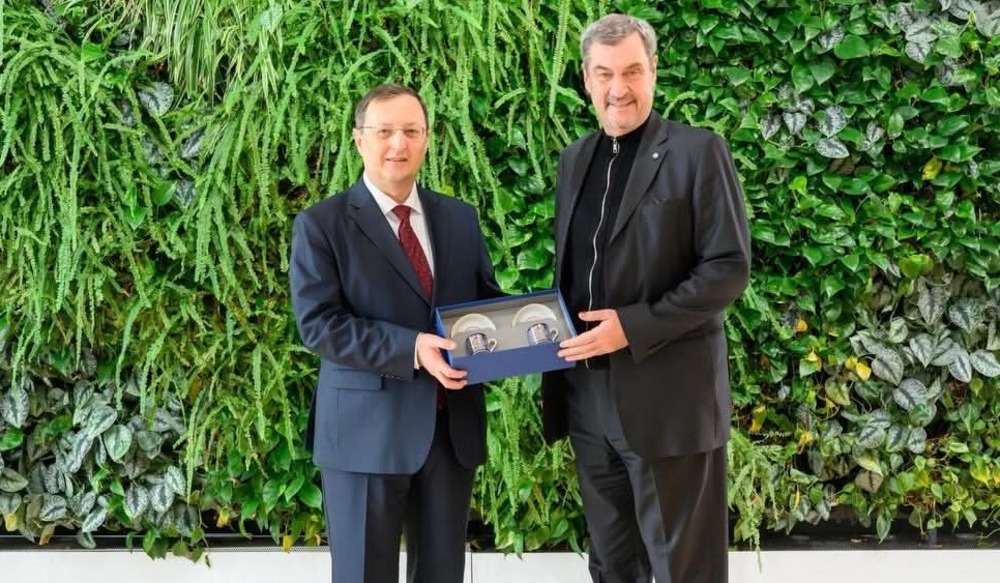 Büyükelçisi Turandan Bavyera Başbakanı Södere Ziyaret1