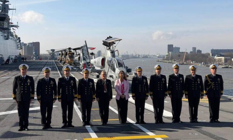 büyükelçi gemileri ziyaret etti