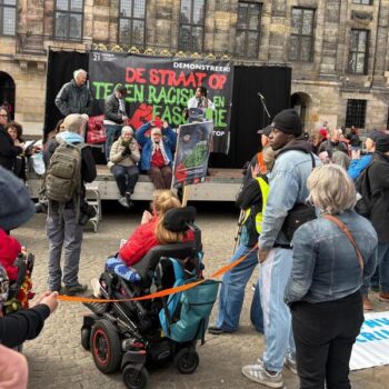 binlerce kişi amsterdam da ırkçılığa karşı eylem yaptı1