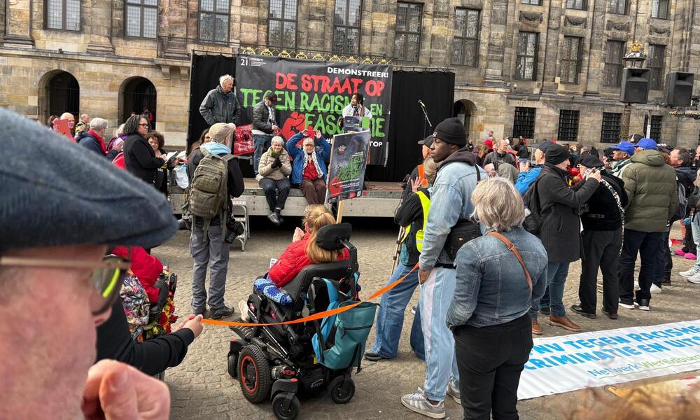 binlerce kişi amsterdam da ırkçılığa karşı eylem yaptı1