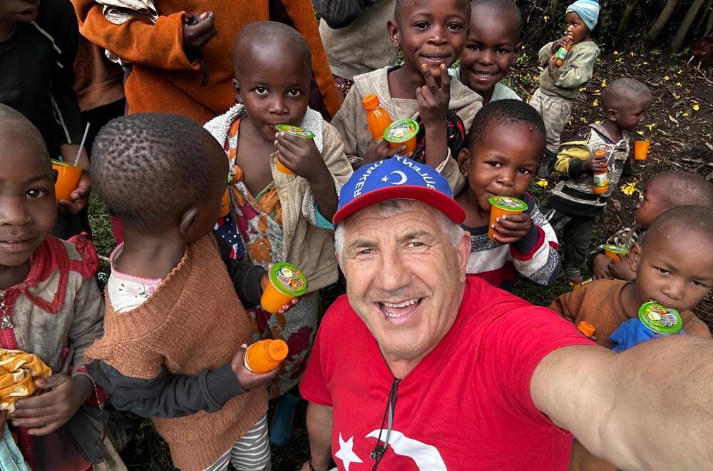 Hollanda’dan Afrika’ya uzanan yardım eli: Bülent Türker çocuklar için sahada