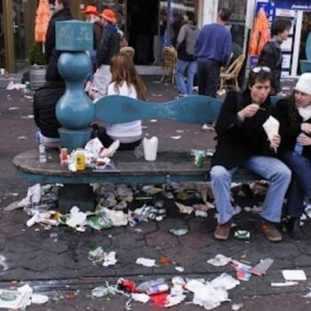 Ongedierte-overlast na Koningsdag: 'In één dag verandert de straat in een voedselbron'