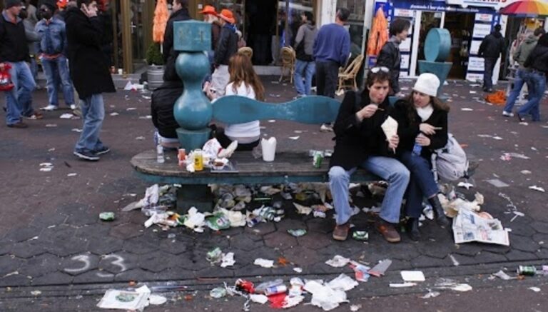 Ongedierte-overlast na Koningsdag: 'In één dag verandert de straat in een voedselbron'