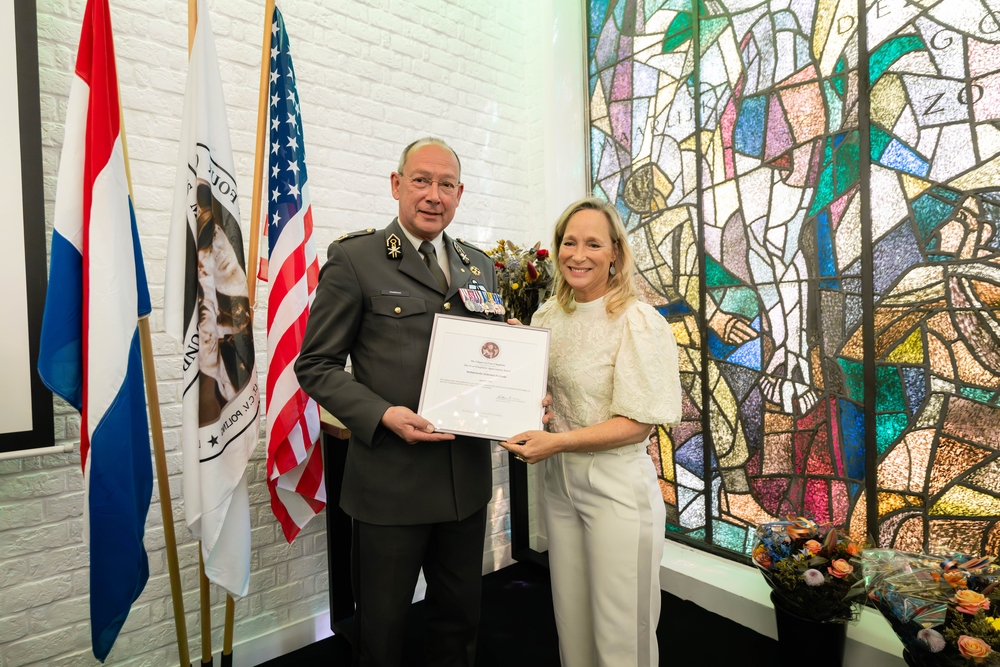 HOLLANDA GAZİLER ENSTİTÜSÜNE ÖRNEK ÇALIŞMALARINDAN ÖTÜRÜ ANLAMLI ÖDÜL