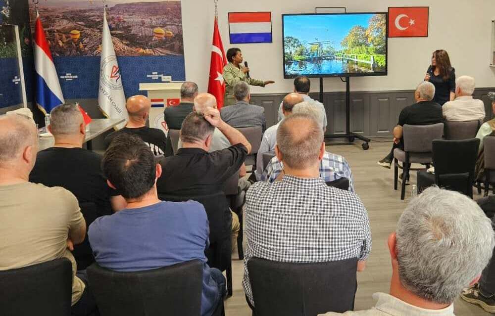 Amsterdam’da Türk Toplumuna Su Yönetimi ve Sel Riskleri Anlatıldı
