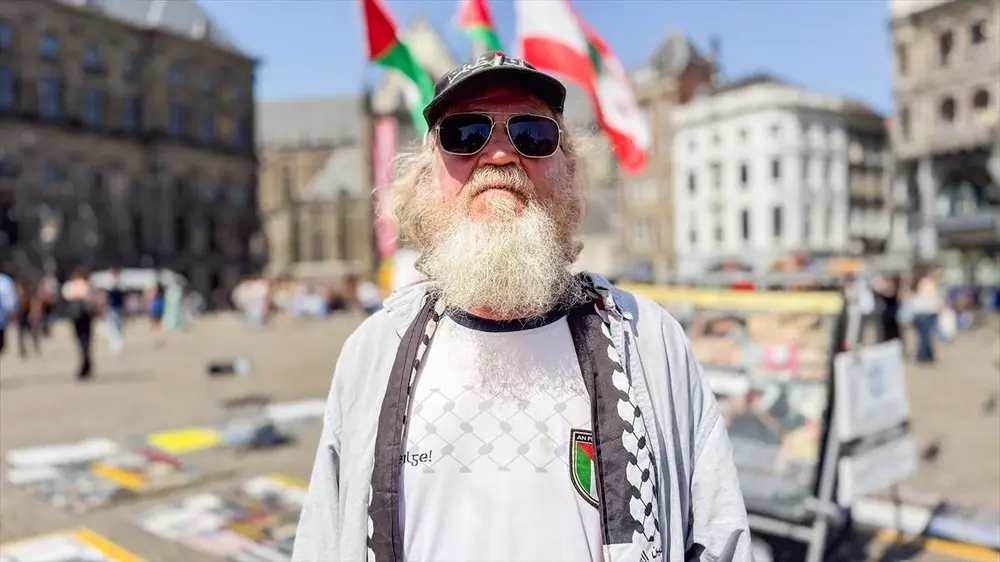Hollandalı aktivist, İsrail’in Filistin’deki zulmünü 12 yıldır tek başına protesto ediyor