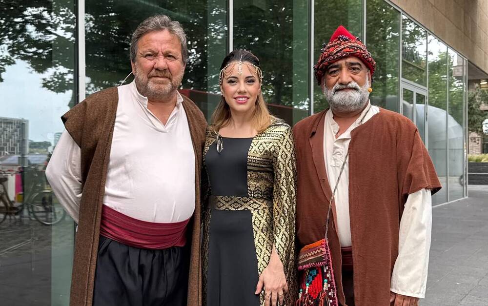 Rotterdam’da “Aşkın Ozanları”na Büyük İlgi: Salon Tıklım Tıklım Doldu, Dakikalarca Ayakta Alkışlandı