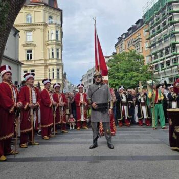 MÜNİH'TE TARİHÎ MEHTER COŞKUSU1 (1)