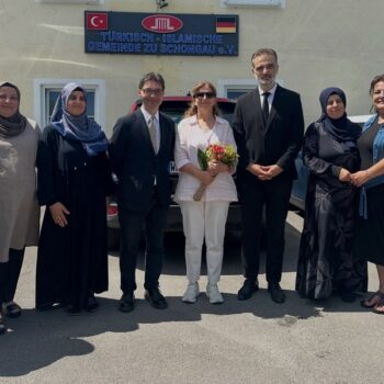 OKUL SALDIRISINDA TÜRK ÖĞRETMENİN SOĞUKKANLILIĞI