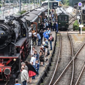 StoomSneltrein op weg naar Hoorn, Enkhuizen & Medemblik