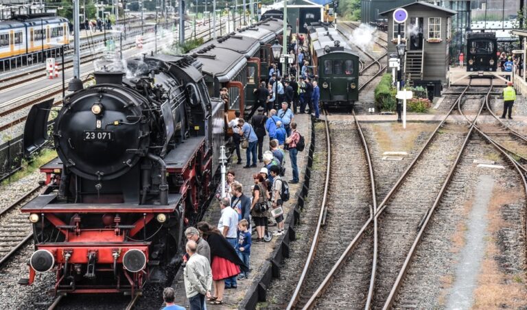 StoomSneltrein op weg naar Hoorn, Enkhuizen & Medemblik