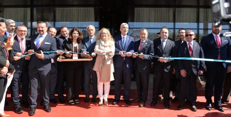 radisson hotel açılış1
