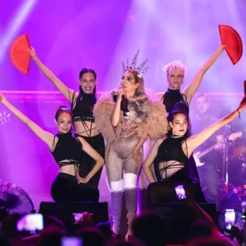 hande-yener-hayalimdi-diyerek-ik